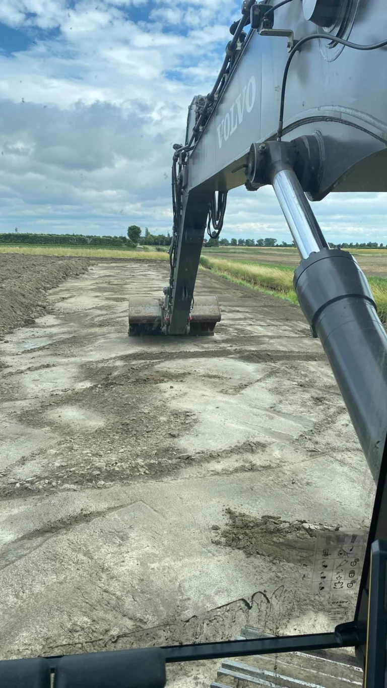 Egaliseren van een landbouwperceel in Zeeland24