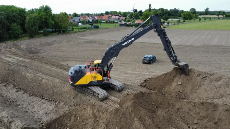 Egaliseren van een landbouwperceel in Zeeland26