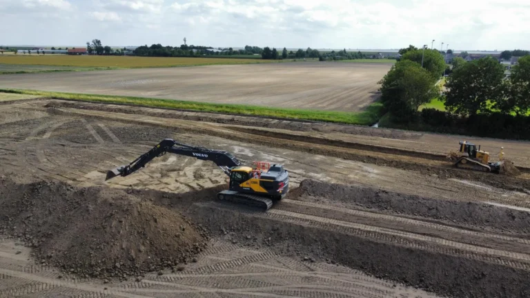 Egaliseren van een landbouwperceel in Zeeland28